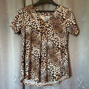 Woman’s shirt,L, 27”L, 18” shoulder